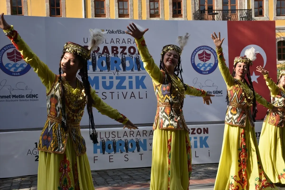 '3. Uluslararası Trabzon Horon ve Müzik Festivali' sürüyor
