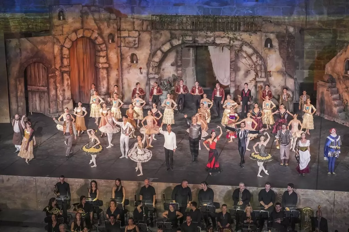 32. Uluslararası Aspendos Opera ve Bale Festivali'nde 'Don Kişot' Balesi Sahnelendi