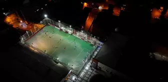 Adana'da Çatıdaki Halı Saha: Serin Havada Futbol Keyfi