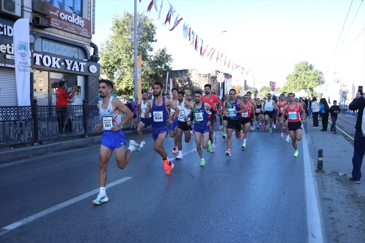 Uluslararası Kayseri Yarı Maratonu Coşkuyla Gerçekleşti