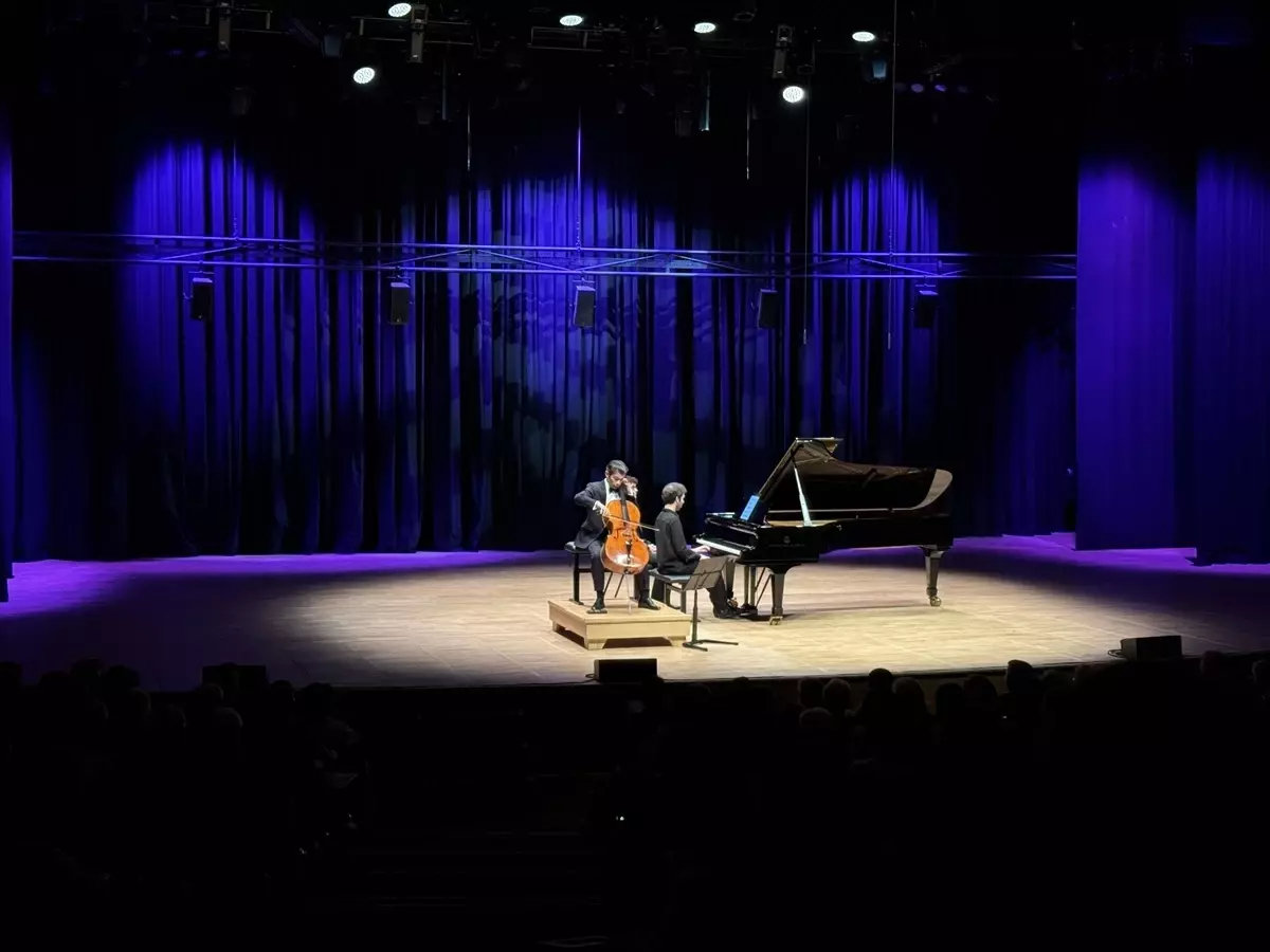 53. İstanbul Müzik Festivali'nde Gautier Capuçon ve Alexandre Kantorow Performans Sergiledi