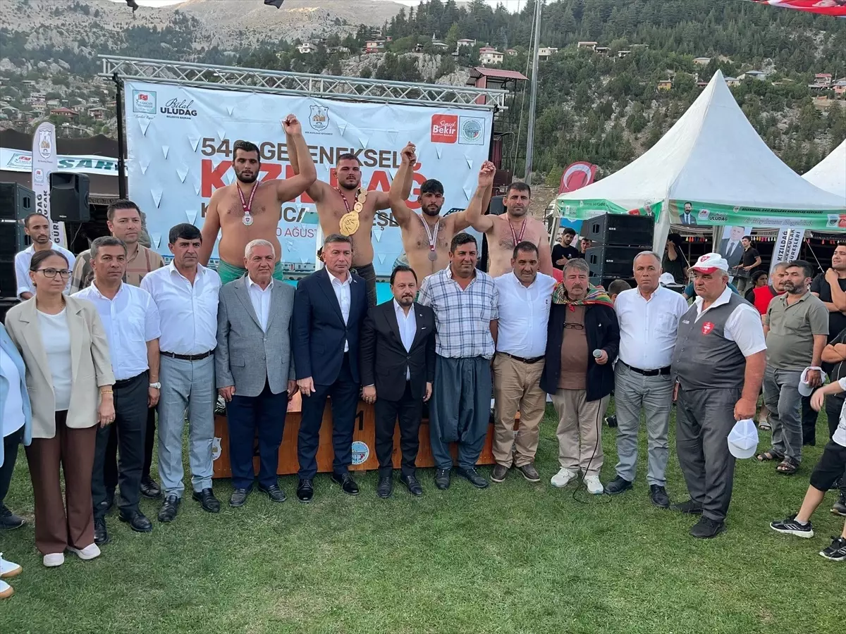 540. Geleneksel Kızıldağ Karakucak Güreşleri'nde Mehmet Çelebi Başpehlivan Oldu