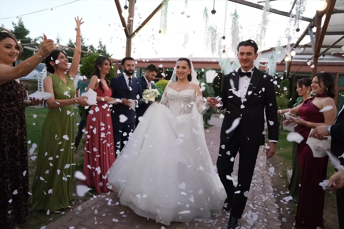 AA Muhabirleri Ahmet Serdar Eser ve Zehra Tekeci Evlendi
