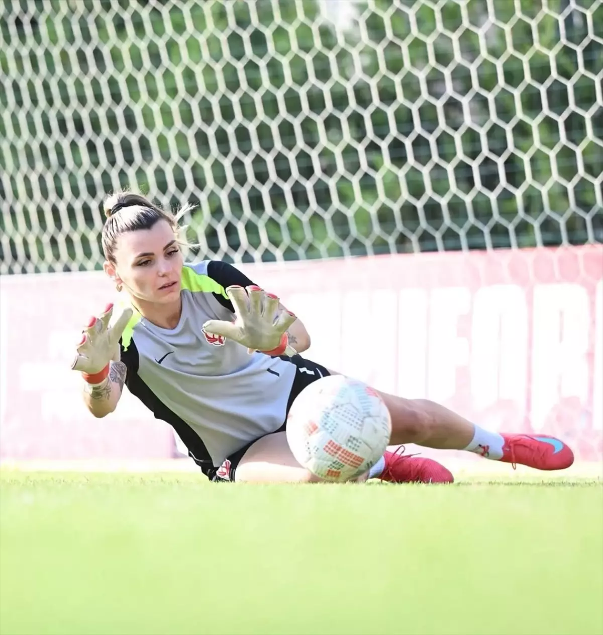 FOMGET Kadın Futbol Takımı, Şampiyonlar Ligi'nde Final Hazırlıklarını Tamamladı