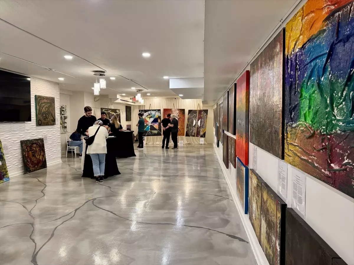 Cihan Yıldız'ın Soyut Sanat Seçkisi İlk Defa Sergilendi