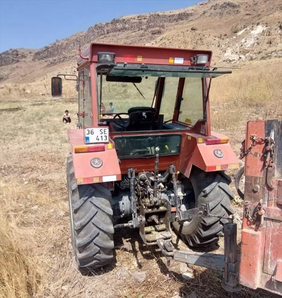 Sarıkamış'ta Traktörden Düşen Çocuk Hayatını Kaybetti