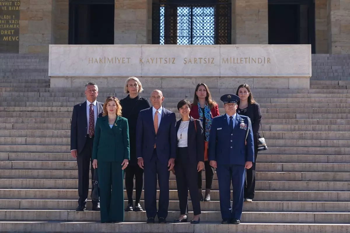 ABD'nin Ankara Büyükelçisi Barrack, Anıtkabir'i ziyaret etti