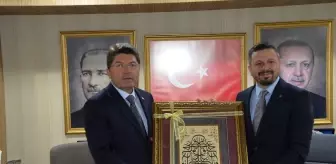 Bakan Tunç Balıkesir'de Cenaze Törenine Katıldı ve Ziyaretler Gerçekleştirdi