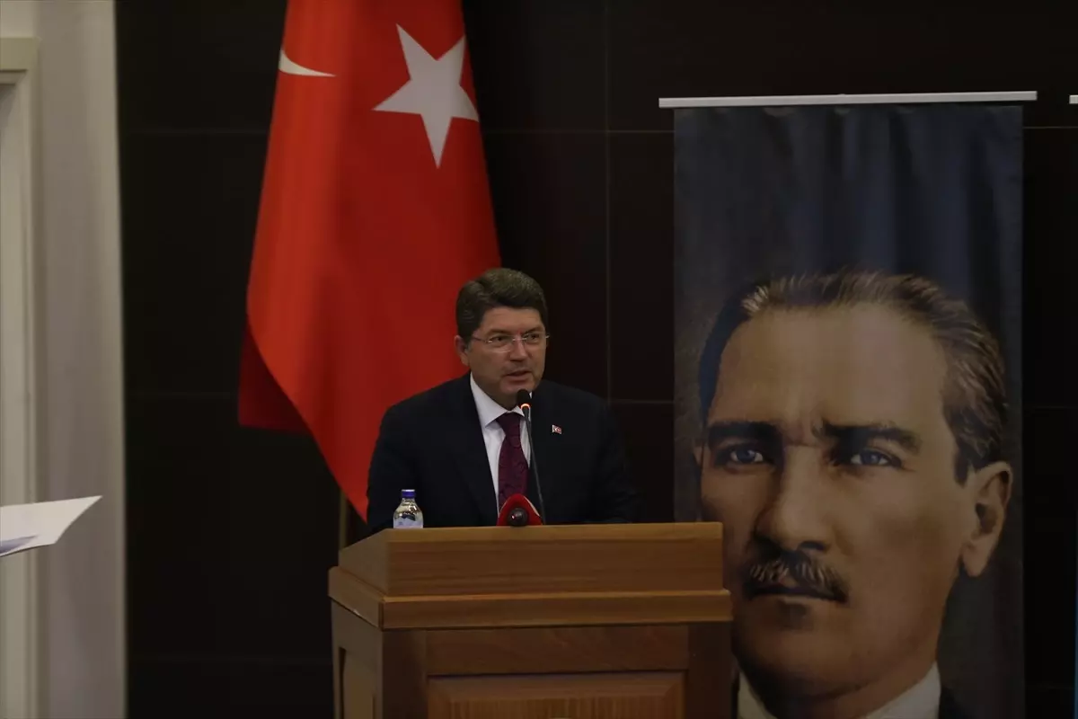 Adalet Bakanı Tunç, Çanakkale'de sivil toplum kuruluşlarının temsilcileriyle buluştu