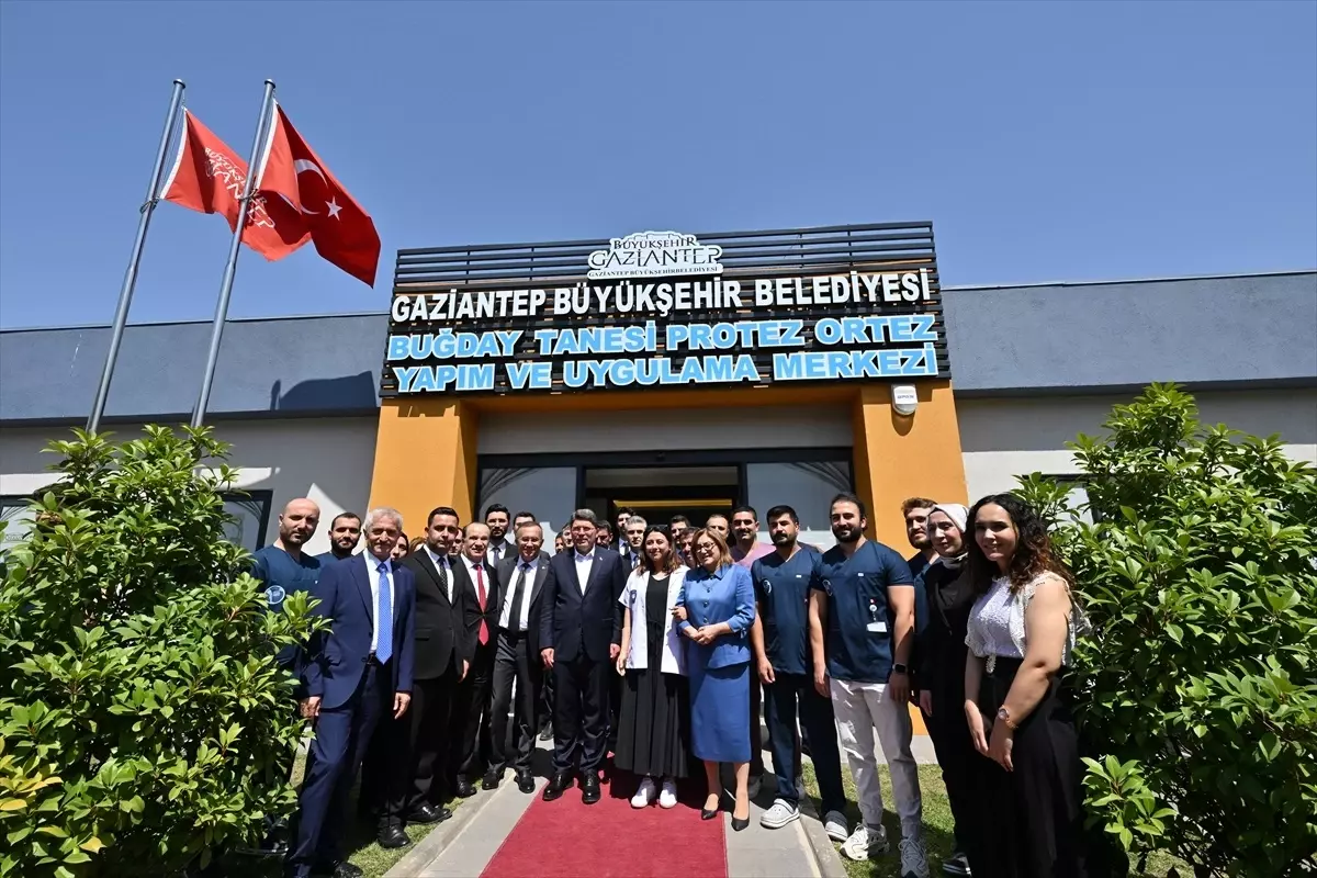 Adalet Bakanı Yılmaz Tunç Gaziantep'te Merkezleri Ziyaret Etti