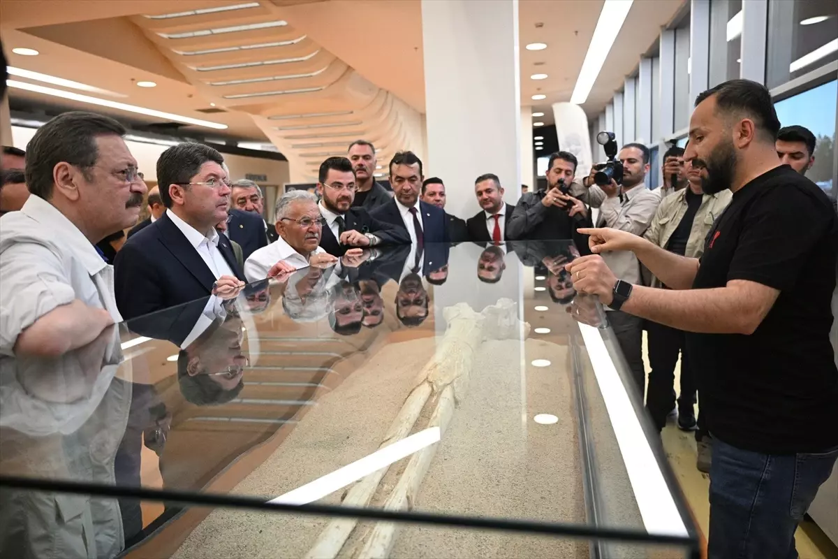 Adalet Bakanı Yılmaz Tunç, Kayseri'de Ziyaretlerde Bulundu
