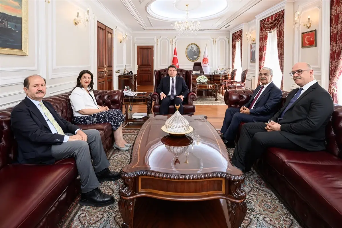 Adalet Bakanı Tunç'tan, DEM Parti heyetini kabulüne ilişkin paylaşım Açıklaması