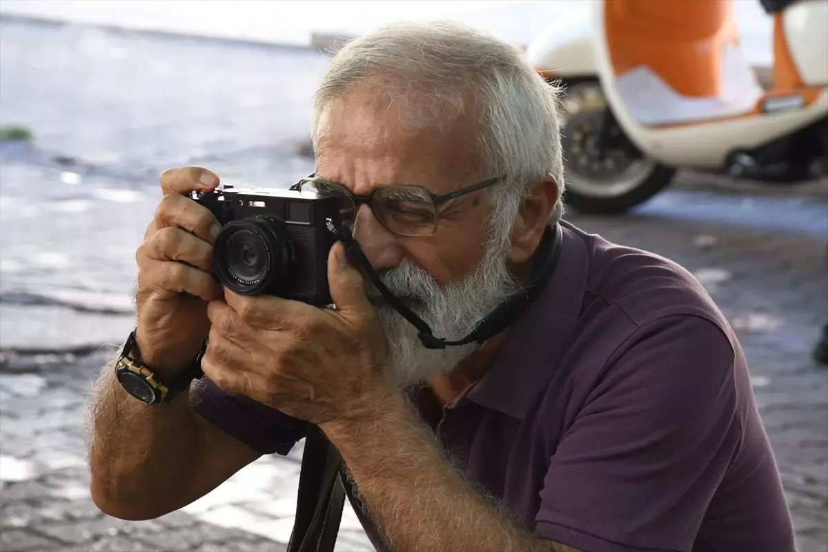 75 Yaşındaki Vahap Akşen'in Fotoğraf Tutkusu