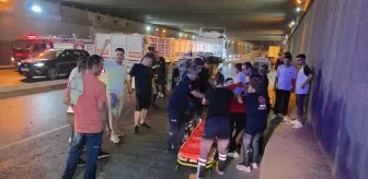 Adana'da Hafif Ticari Araç Duvara Çarptı: 1 Yaralı