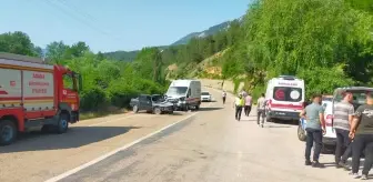 Adana'da Ambulansla Çarpışan Otomobilde Bir Kişi Hayatını Kaybetti