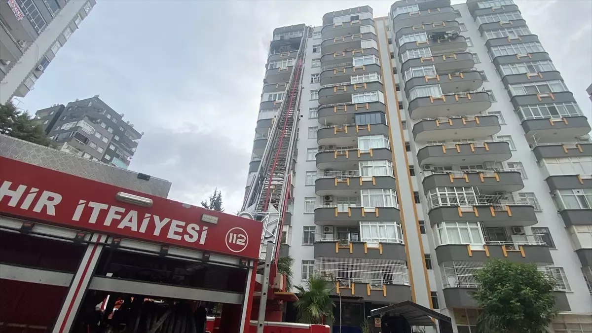 Adana'da 11. Kat Dairede Yangın Çıktı