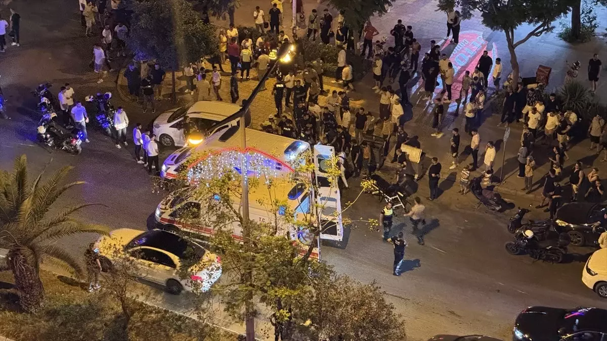Adana'da Polis Motosikleti Devrildi: 2 Yaralı