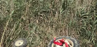 Adana'da Devrilen Traktör Altında Kalan Sürücü Yaralandı