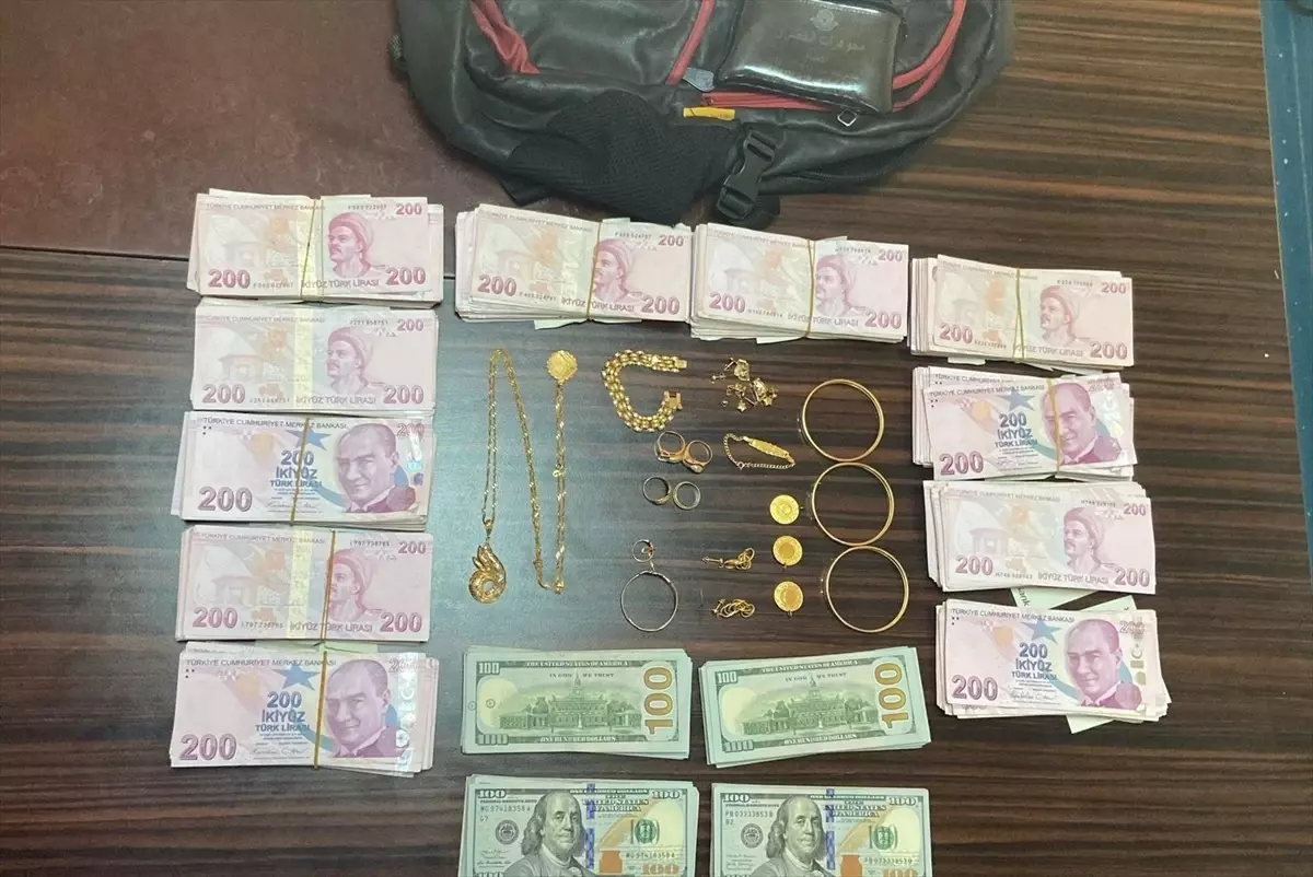 Polis, Dolandırılan Çiftin Kayıp Varlıklarını Teslim Etti