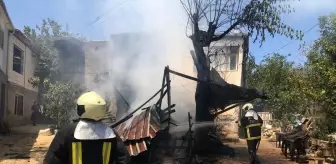Adana'da Evde Yangın: İtfaiye Ekipleri Müdahale Etti