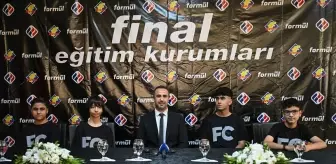 Final Eğitim Kurumlarının LGS'de Tam Puan Alan Öğrencilerine Plaket Töreni
