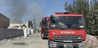Adana'da Geri Dönüşüm Fabrikasında Yangın Kontrol Altına Alındı