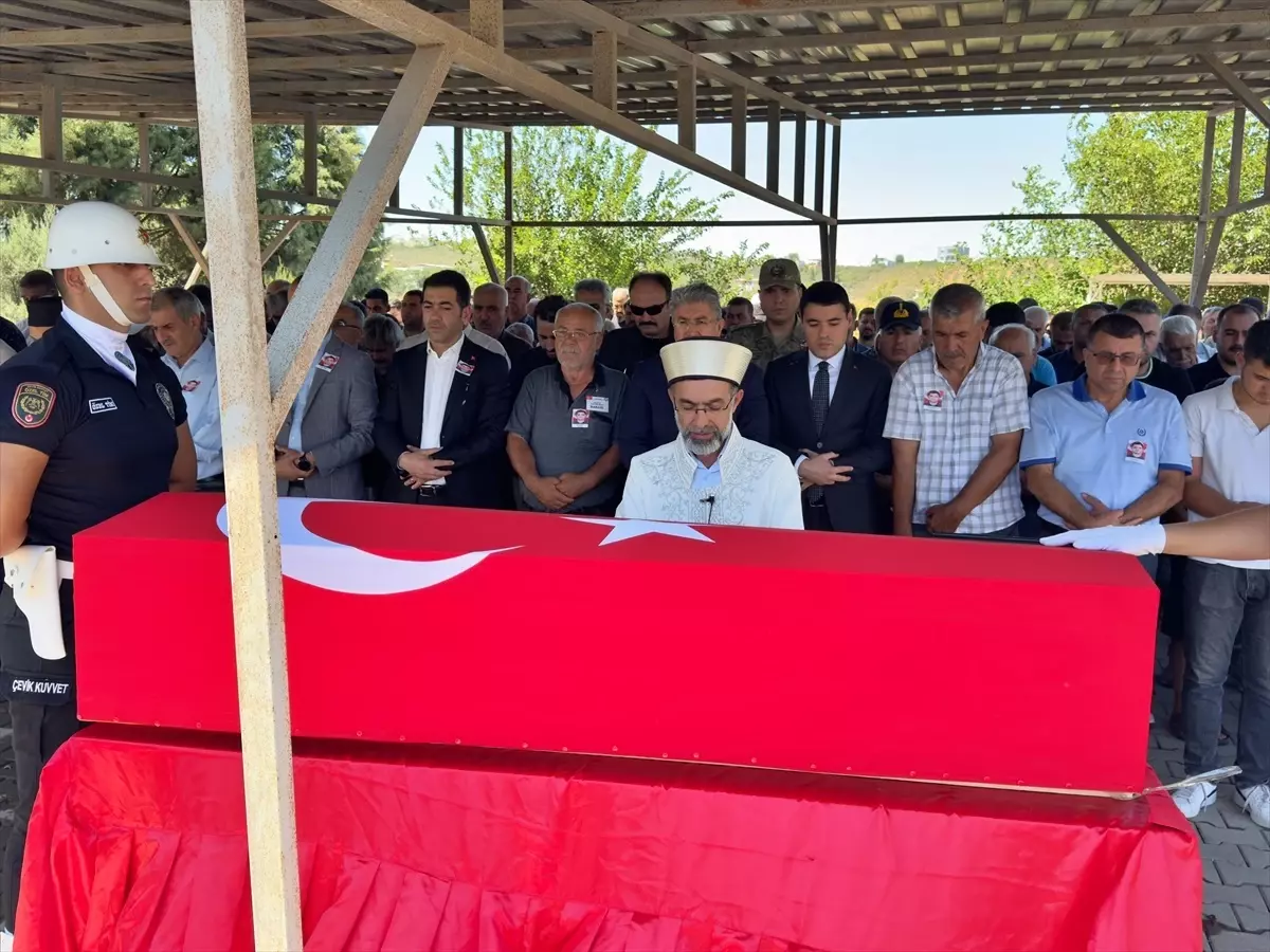 Görev Başında Beyin Kanaması Geçiren Polis Memuru Son Yolculuğuna Uğurlandı