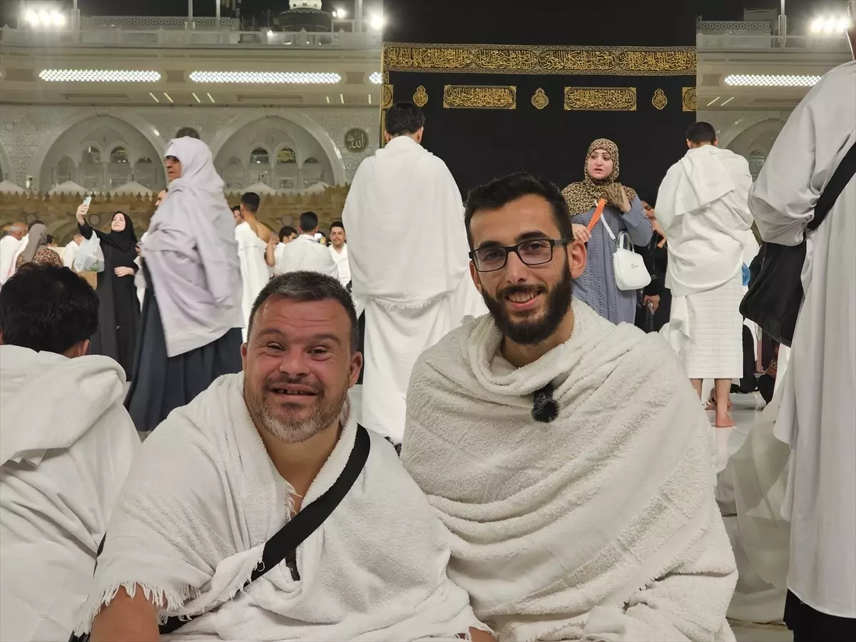 Down Sendromlu Savaş Yavuz, Umreye Gitmenin Mutluluğunu Yaşadı