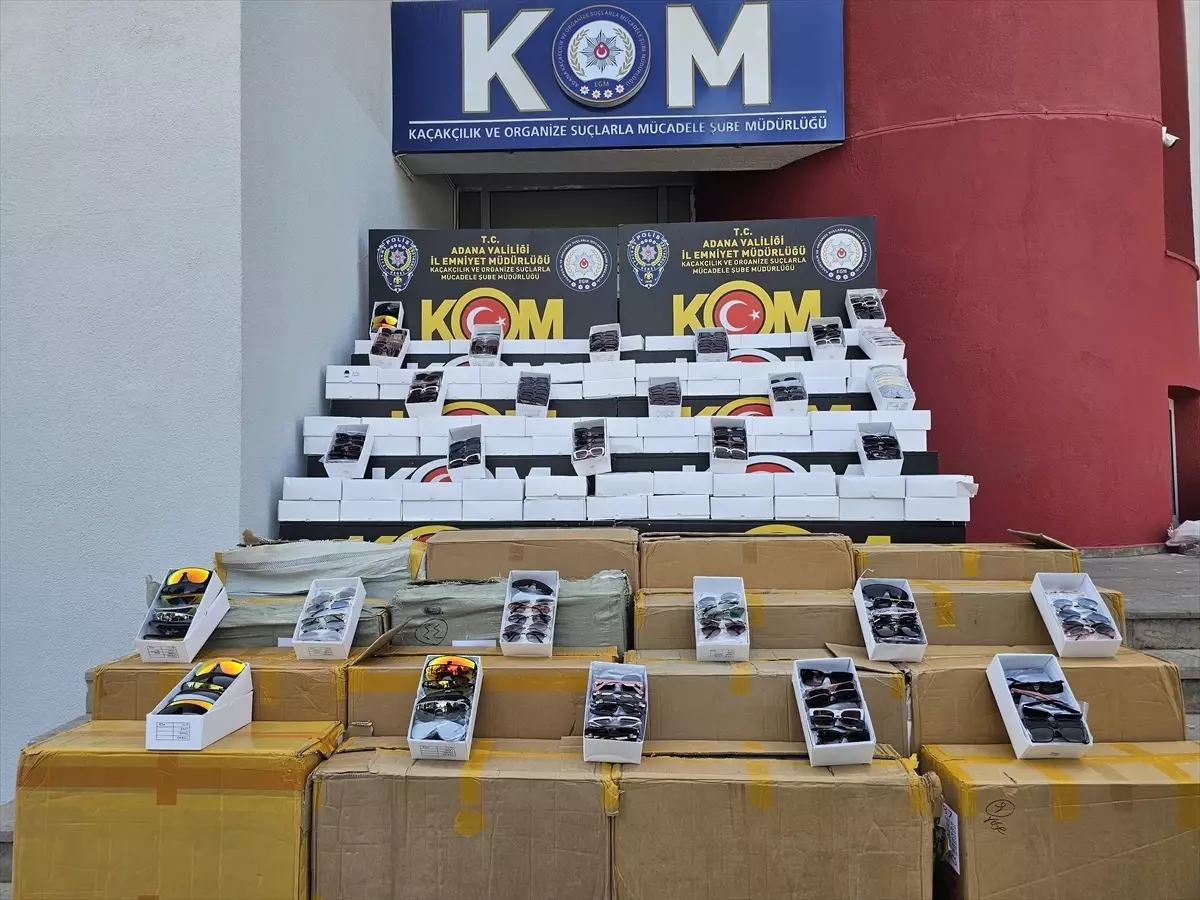 Adana'da Gümrük Kaçağı Cep Telefonu ve Gözlük Operasyonu