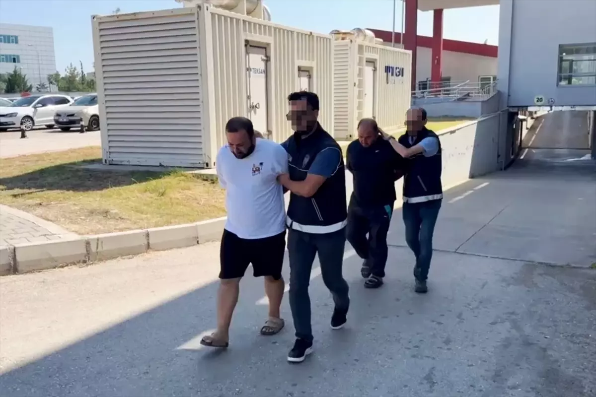 Adana'da Kaçak İkmal Operasyonu: 4 Bin Paket Sigara ve 1280 Elektronik Sigara Ele Geçirildi