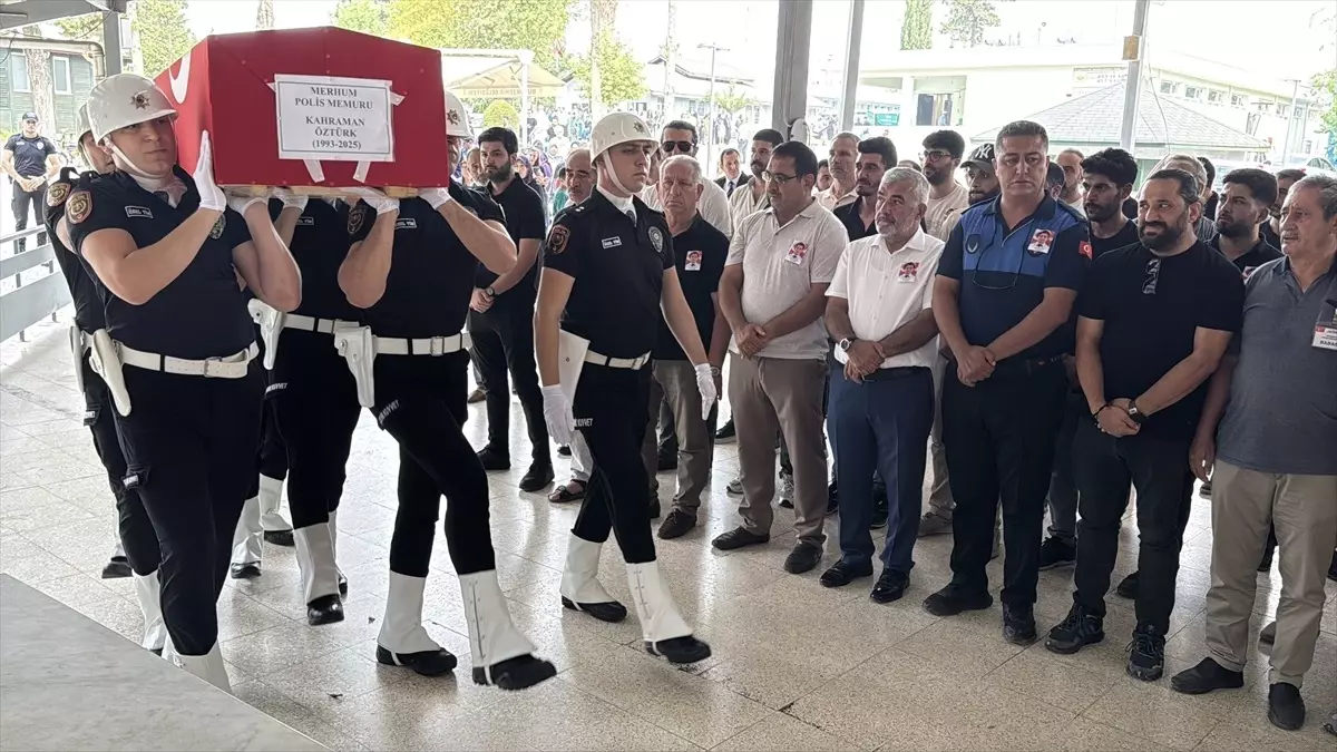 Adana'da Kanser Nedeniyle Hayatını Kaybeden Polis Memuru İçin Cenaze Töreni Düzenlendi