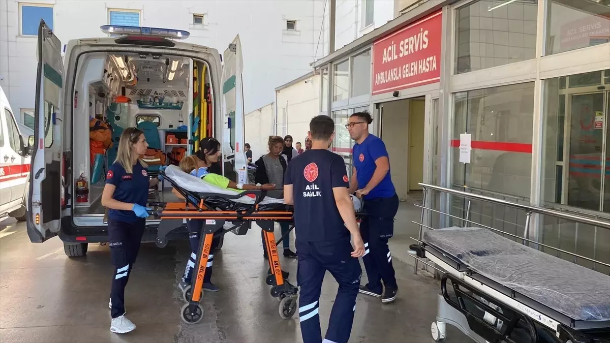 Kozan'da Minibüs Kazası: İki Yaralı