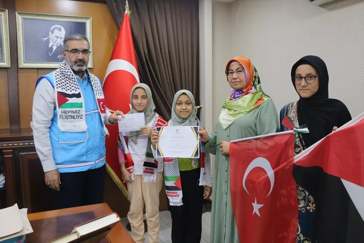 Kur'an Kursu Öğrencilerinden Filistin'e Destek Bağışı