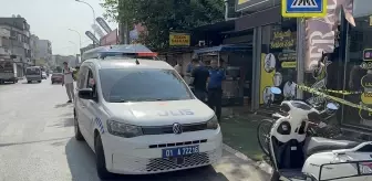 Annesini bıçaklayıp boğazını kesti