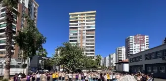 Adana'da Öğrencilerden Tohum Topu Gökyüzüne Atma Etkinliği