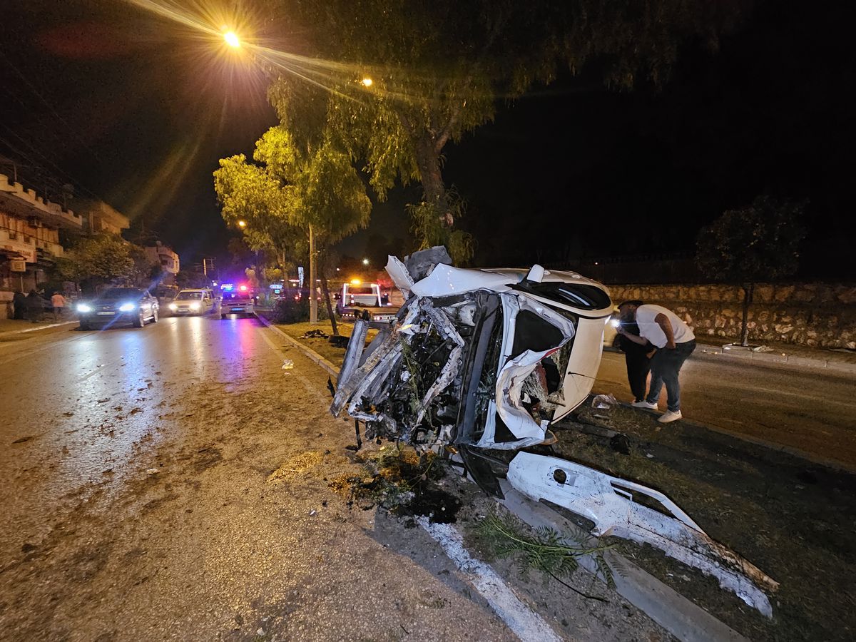 Adana'da Otomobilin Taksiyi Çarpması Sonucu 5 Yaralı