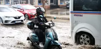 Adana'da Sağanak Yağış Hayatı Olumsuz Etkiledi