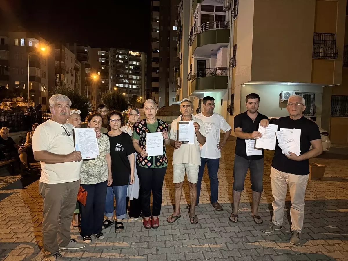 Adana'da Çöp Sorunu: Site Sakinleri Temizlik Talep Ediyor