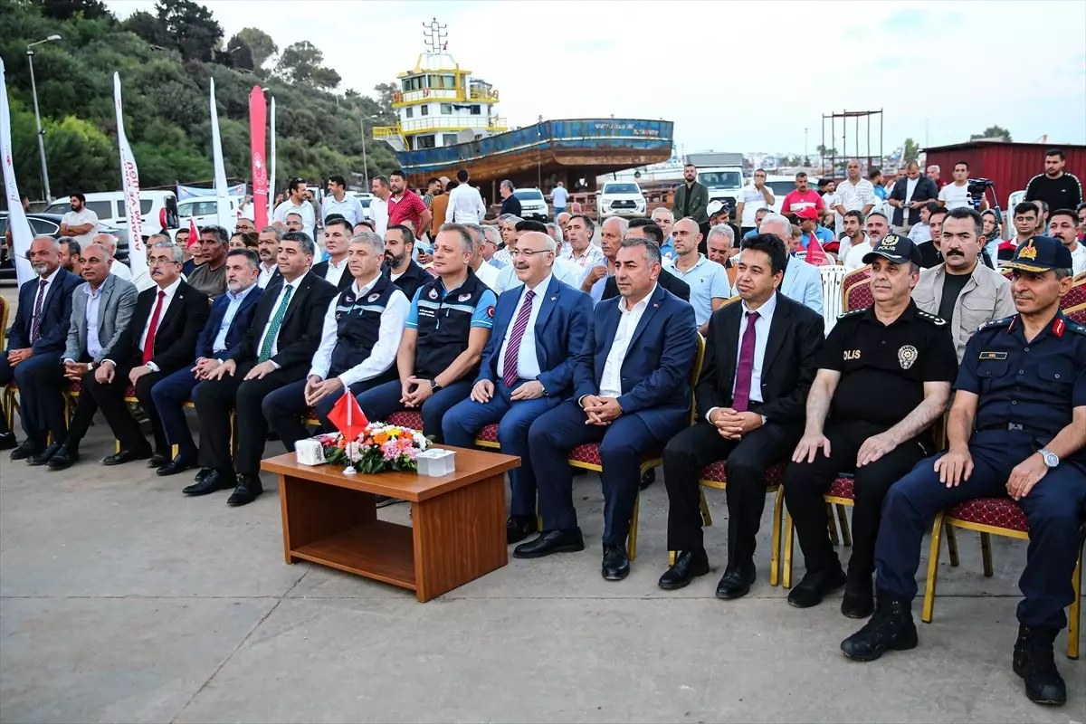 Karataş'ta Su Ürünleri Av Sezonu Törenle Başladı