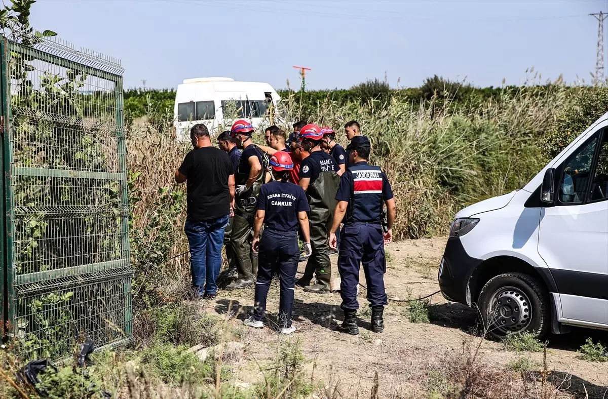 Adana'da Sulama Kanalına Devrilen Traktörde Sürücü Hayatını Kaybetti