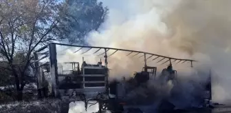 Adana Otoyolunda Tır Yangını: Araç Kullanılamaz Hale Geldi