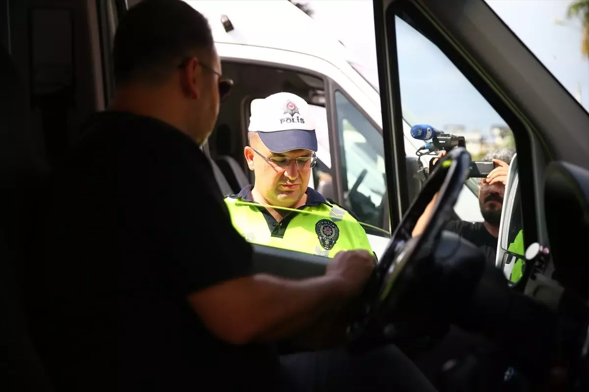 Adana'da Öğrenci Servislerine Denetim Yapıldı