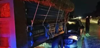 Kozan'da Traktöre Çarpan Otomobilin Sürücüsü Yaralandı