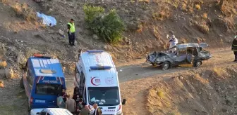 Adana'da Otomobil Uçuruma Yuvarlandı: 1 Ölü, 7 Yaralı