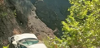 Adana'da Uçuruma Yuvarlanan Otomobilde 2 Yaralı