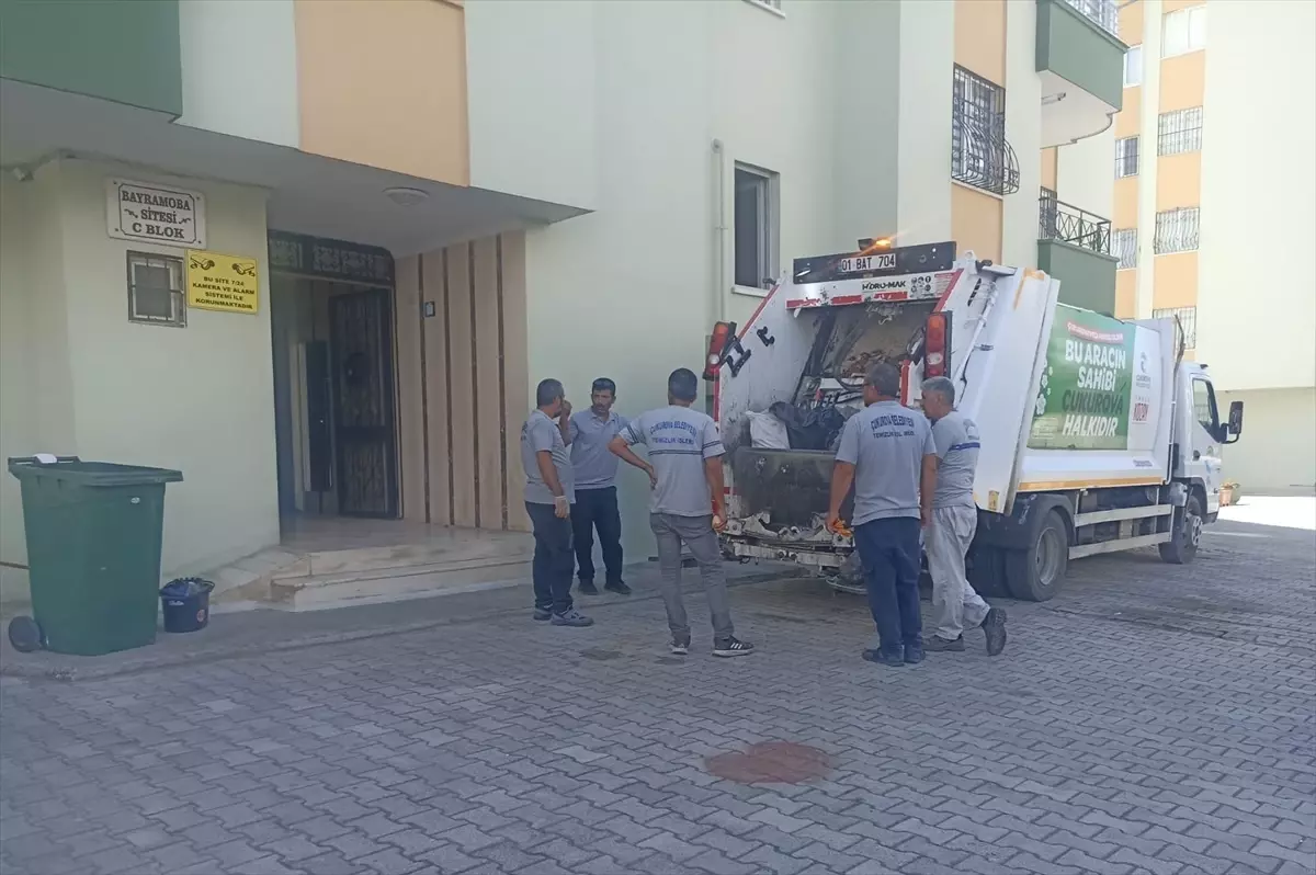 Adana'da Atık Biriktiren Evde 11 Ton Çöp Temizlendi