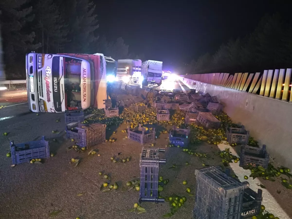Adana'da Zincirleme Trafik Kazasında 1 Kişi Ağır Yarıldı