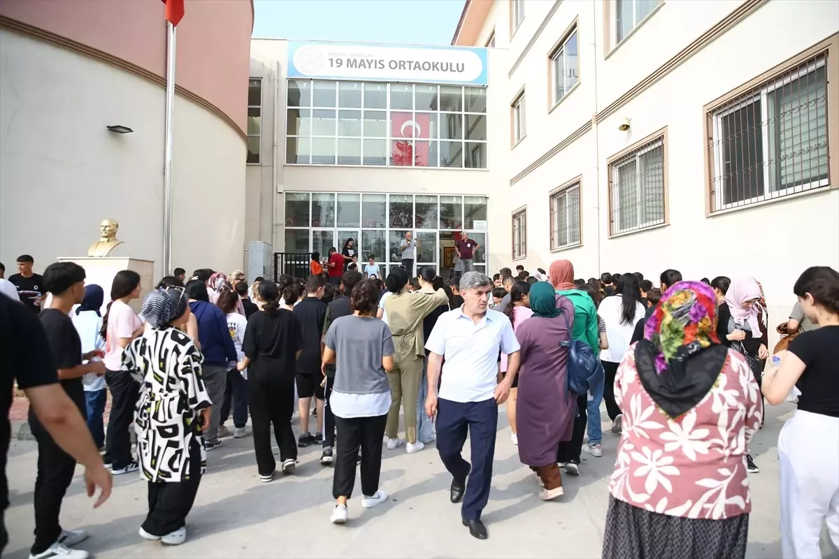Adana, Mersin, Hatay ve Osmaniye'de LGS heyecanı yaşandı
