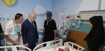 Adana Valisi Köşger, evlatlarını kaybeden Gazzeli aileye taziye ziyaretinde bulundu