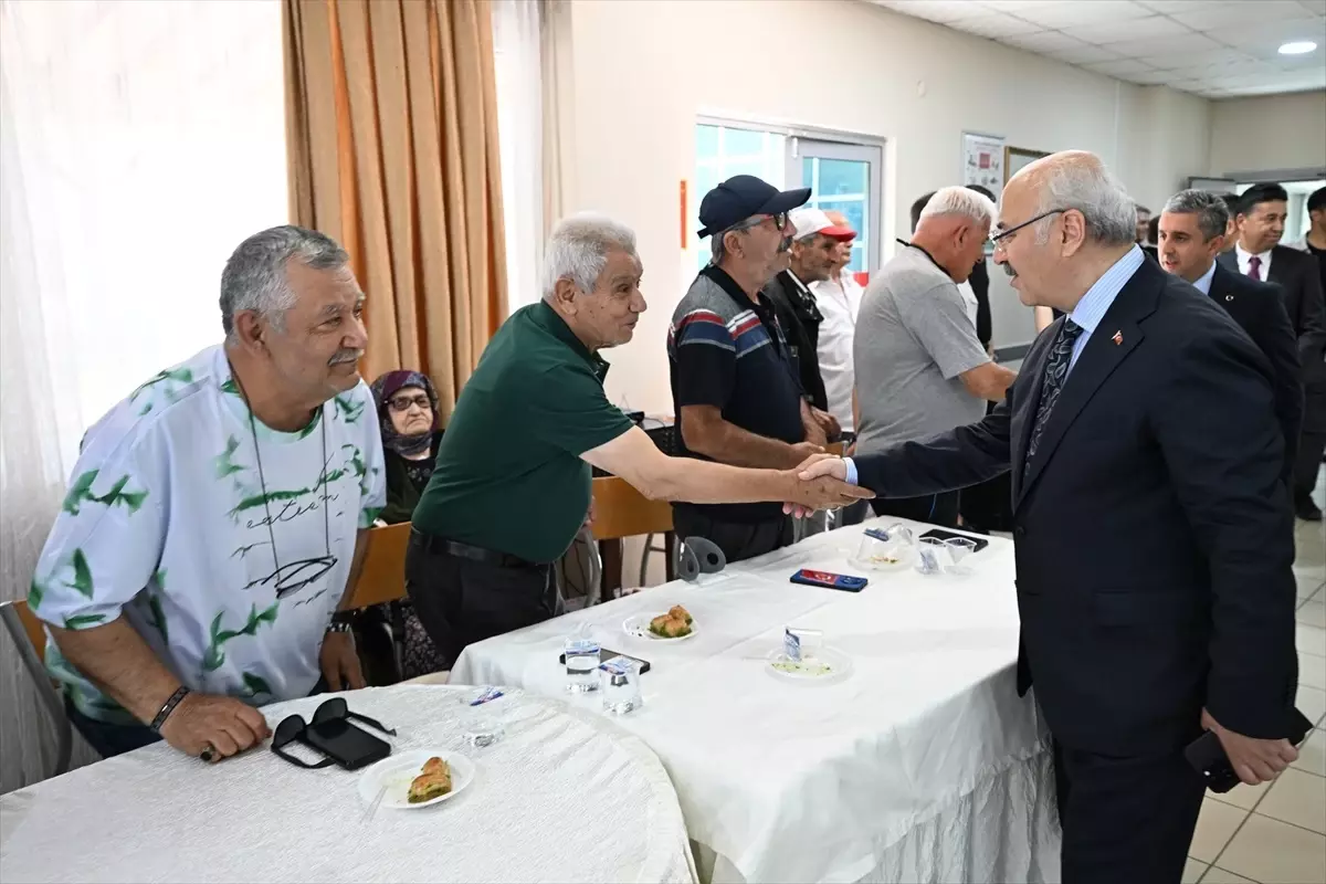 Adana Valisi Kurban Bayramı'nda Huzurevi Sakinleriyle Bir Araya Geldi